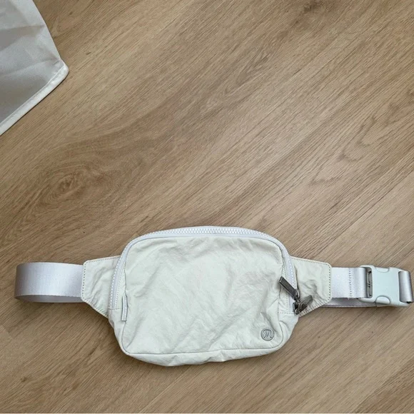 lululemon Cream Belt Bag - Picture 2 of 4